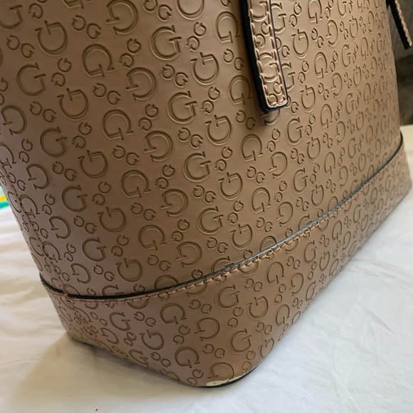 Guess - Picture 4 of 9